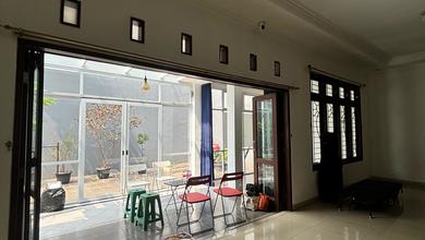 Rumah Mewah di Galaxy, Bekasi, 5 KT, LT 300m²