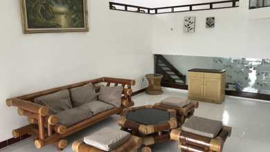  Villa Cipanas, Sukabumi depan kolam renang 