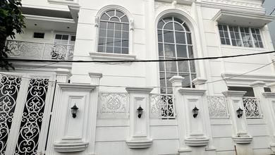 Rumah Prestisius di Kawasan Jagakarsa, Jakarta Selatan, LB 220m², Harga 4,5 Miliar