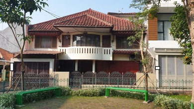 Hunian Elegan di Tebet, Jakarta Selatan, 5 Kamar Tidur, LT 180m²