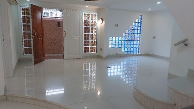 Kesempatan Eksklusif, rumah Mewah di Tanjung Duren, Jakarta Barat, LB 375m²