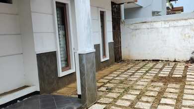 Rumah Elegan di Cinere, Depok, 4 Kamar Tidur, LT 300m²