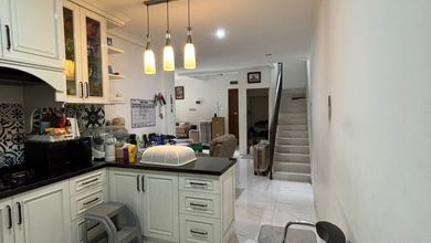 Penawaran Eksklusif, rumah Mewah di Sektor 2 - Bintaro, Jakarta Selatan, LB 230m²