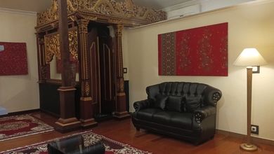 Rumah Siap Huni di Lebak Bulus, Jakarta Selatan, LT 1025m², Harga 800 Juta /tahun