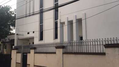 Kesempatan Rumah di Cilangkap, Jakarta Timur, LB 140m², Harga 1,4 Miliar