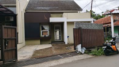 Rumah Sewaan Murah di Gunung Batu, Bogor, 2 KT, Harga 30 Juta /tahun