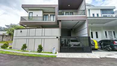 Hunian Elite di Kawasan Bogor Nirwana Residence, Bogor, LB 300m², Harga 2,9 Miliar