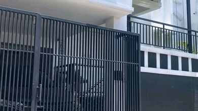 Rumah Siap Huni di Area Taman Galaxy, Bekasi, LT 126m²