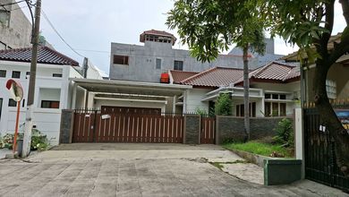 Rumah Mewah di Pekayon, Bekasi,  KT, LT 550m²