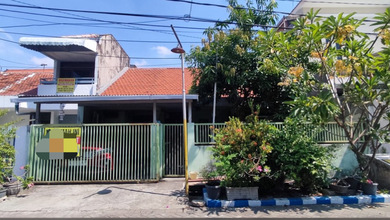 Jual Rumah Nyaman di Tenggilis Mejoyo, Surabaya - LT 200m²