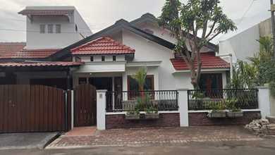 Dijual rumah Eksklusif di Kedung Baruk, Surabaya - LT 300m²