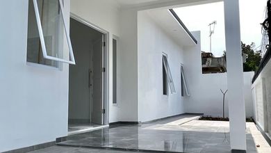 Dijual Rumah Strategis di Galaxy, Bekasi - LT 210m²