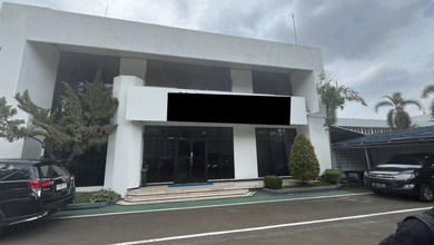 Sewa Gedung Pinggir Jalan