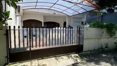 Hunian Mewah di Kemanggisan, Jakarta Barat, 6 Kamar Tidur, LT 212m²