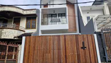 Jual Rumah Strategis di Pondok Kelapa, Jakarta Timur - LT 96m²