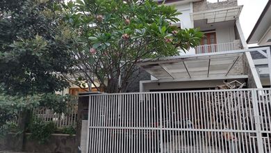 Rumah Elegan di Harapan Indah, Bekasi, 5 Kamar Tidur, LT 278m²