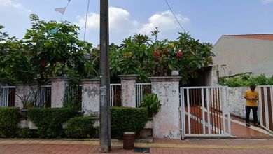 Kesempatan Langka, rumah Mewah di Bekasi Timur, Bekasi, LB 250m²