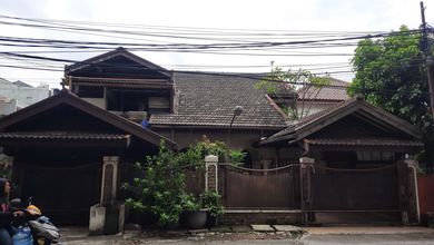 Rumah Mewah di Rawamangun, Jakarta Timur, 3 Kamar Tidur, LT 299m²