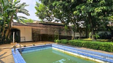 Rumah Elegan di Kemang, Jakarta Selatan, 4 KT, LT 1320m²