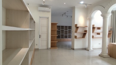 Disewakan Rumah Terjangkau di Gading Serpong, Tangerang, LT 180m²