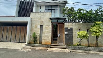 Hunian Elite di Kawasan Cipayung, Jakarta Timur, LB 453m², Harga 9,5 Miliar