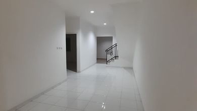 Jual Rumah Nyaman di Citra Grand, Jakarta Timur - LT 90m²