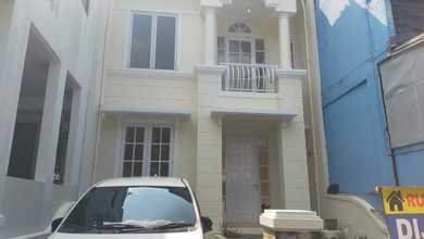 Jual Rumah Strategis di Citra Grand, Jakarta Timur - LT 90m²
