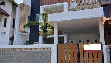 Rumah Area Premium Raffles Hills, Jakarta Timur - Harga Terbaik 3 Miliar