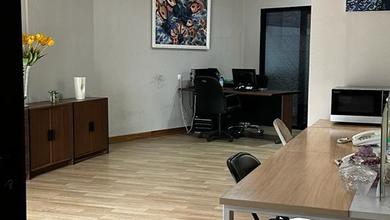 Rumah Sewaan Area Menteng, Jakarta Pusat, LB 1000m²,  KT