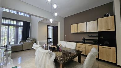 Dijual rumah Mewah di BSD, Tangerang Selatan - LT 220m²