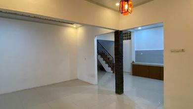 Promo Rumah di Ciledug, Tangerang, LB 180m², Harga 1,75 Miliar