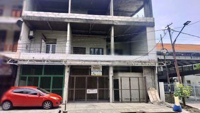 Ruko Siap Huni Depan Sekolahan Petra Dekat Tol Waru Dekat Kantor Pos Letak Yg Strategis Bisa Untk Segala Usaha (foto Copy,kantin, Cafe , Resto , Kos