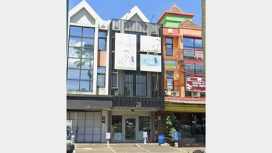Ruko 3 Lantai Ramai di Jalan Boulevard Gading Serpong, Tangerang