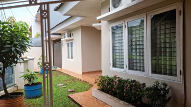 Rumah Mewah di Graha Raya Bintaro, Tangerang Selatan, 3 KT, LT 290m²