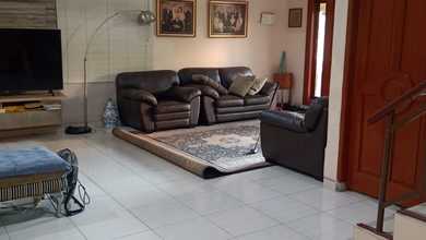 Rumah Elegan di Rawamangun, Jakarta Timur, 5 KT, LT 215m²