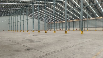 Di Sewakan Gudang 1 Hamparan Full Dock Leveler Ceiling Top 22 Meter