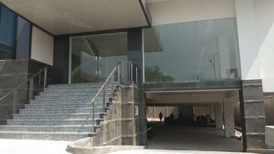 Di Jual Gedung Pramuka Brand New 5½ Lantai