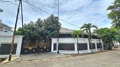 Kesempatan Langka, rumah Mewah di Pulomas, Jakarta Timur, LB 350m²
