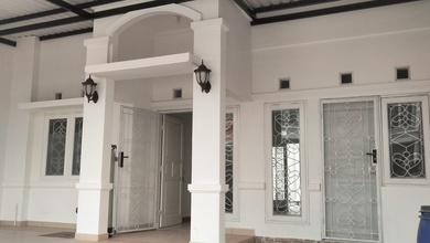 Disewakan Rumah Murah di Harapan Indah, Bekasi, LT 160m²