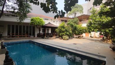 Hunian Elegan di Tanjung Duren, Jakarta Barat, 6 Kamar Tidur, LT 680m²