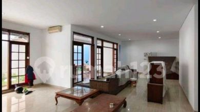 Kesempatan Eksklusif, rumah Prestisius di Cipedes, Bandung, LB 250m²