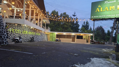 Rumah Makan dengan View yang Sangat Indah & Selalu Penuh Restonya