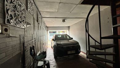 Hunian Elite di Kawasan Pesanggrahan, Jakarta Selatan, LB 200m², Harga 3,9 Miliar