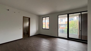 Rumah Mewah di BSD, Tangerang Selatan, 4 Kamar Tidur, LT 200m²