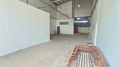 Gudang dengan Tanah Kavling SHM Siap Pakai di Jatiuwung