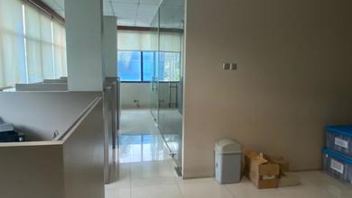 Ruko Bangunan 4 Lantai Semi Furnished Cocok untuk Kantor, Jakbar