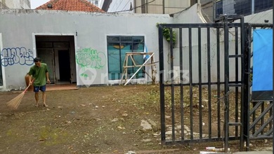 Hunian Elegan di Menteng, Jakarta Pusat, 2 KT, LT 291m²