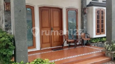Penawaran Eksklusif, rumah Prestisius di Setiabudi, Jakarta Selatan, LB 300m²