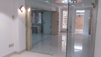 Rumah Mewah di Tanjung Duren, Jakarta Barat, 4 KT, LT 198m²