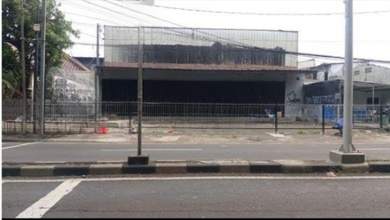Gudang Pinggir Jalan di Duren Sawit Jakarta Timur